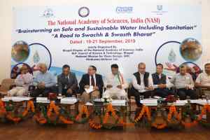 "ए रोड टू स्वच्छ एंड स्वस्थ भारत" विषय पर आयोजित सेमिनार के उद्घाटन सत्र में मंत्री