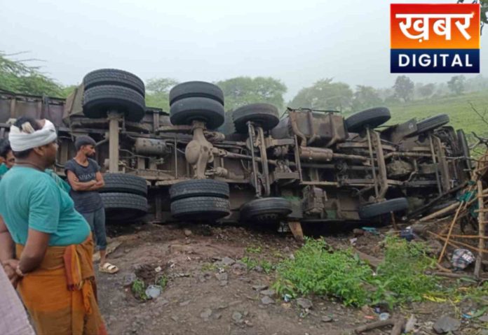 Jhabua Sand Loaded Dumper Overturns On Hut Entire Family Killed In Tragic Accident 696x479