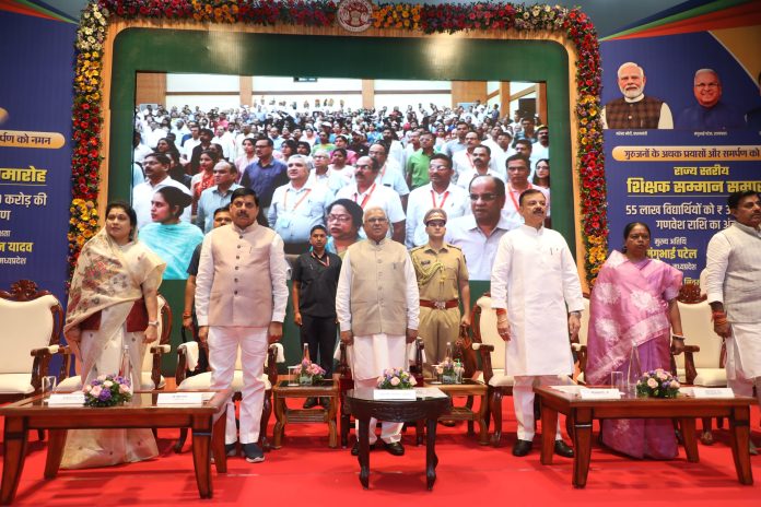 CM Dr. Mohan Yadav Transfer 330 Crore To Student Honours Teachers On Teachers Day 2025 696x464