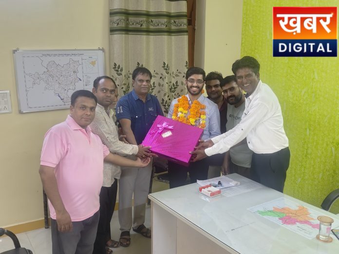 Jobat Press Club Gave A Heartfelt Farewell %E2%80%93 Wishing SDM Arth Jain Success In His New Responsibilitie 696x522