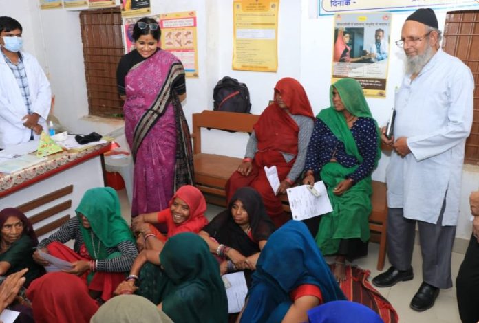 Under The Swasth Nari Sashakt Parivar Abhiyan Health Camps Organized In Jhabua 696x470