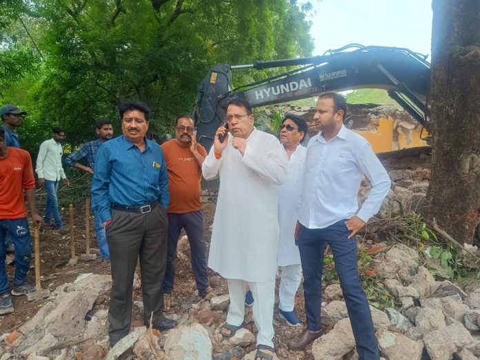 Pc Sharma Stopped House Demolition Bhopal 696x522