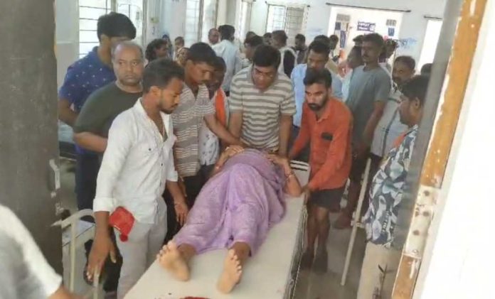 Tractor Bike Collision Truck Overturn 2 Dozen Injured 696x421