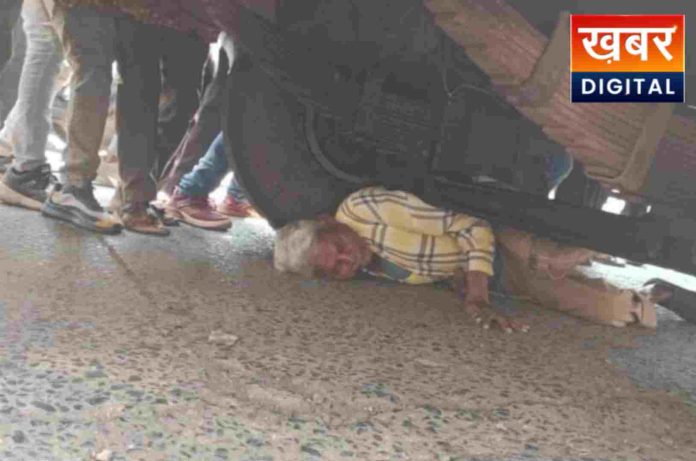 A Major Accident Averted At Jhabua Bus Stand 696x461