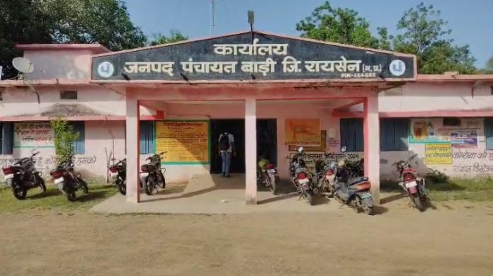 Dead People Found Working Under MGNREGA in Raisen’s Urdamau Panchayat