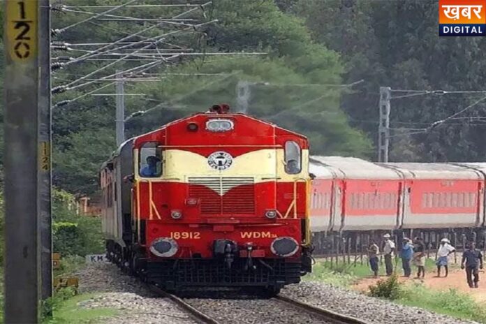 अगर आप बिना टिकट या फिर किसी और की टिकट पर रेलवे में सफर करते हैं, तो आप सावधान हो जाएं, क्योंकि जल्द ही वेरिफिकेशन किया जाएगा.