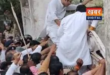 कलेक्ट्रेट का गेट फांदकर घुसे कांग्रेस विधायक.. कांग्रेस नेता और पुलिस की झड़प कलेक्टर के बाहर नहीं आने पर हुए उग्र