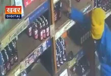 शराब दुकान में घुसकर की चोरी शराबी चोर की करतूत सीसीटीवी कैमरे में कैद